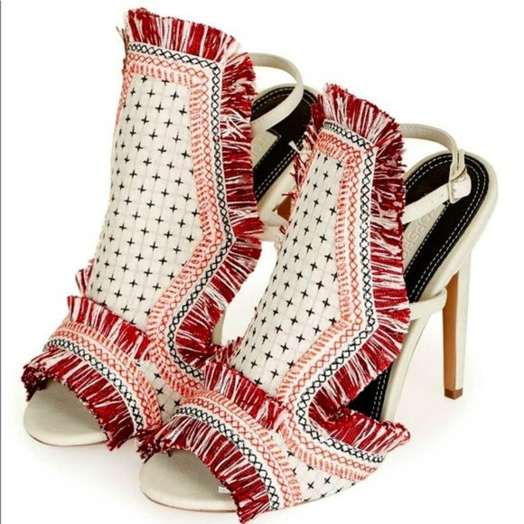Topshop Shoes - NWT Topshop Rococo Heels